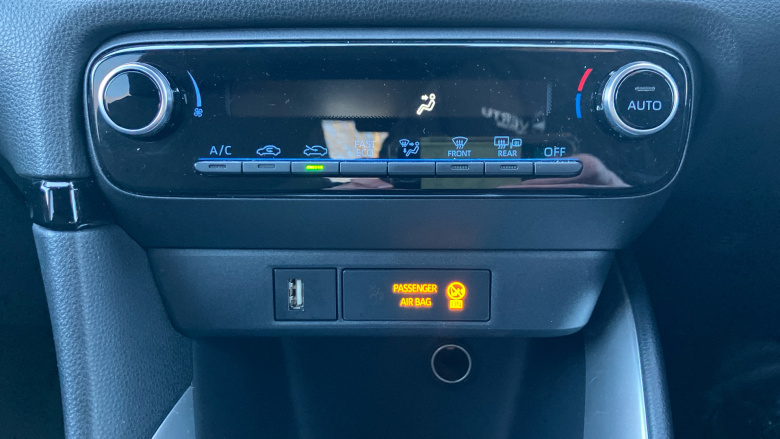 Toyota Yaris 1.5 Hybrid Design 5dr CVT Hybrid Hatchback